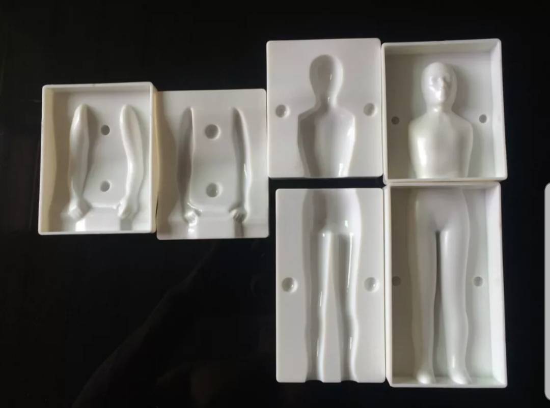 "Molde cuerpo de hombre 21cm largo"