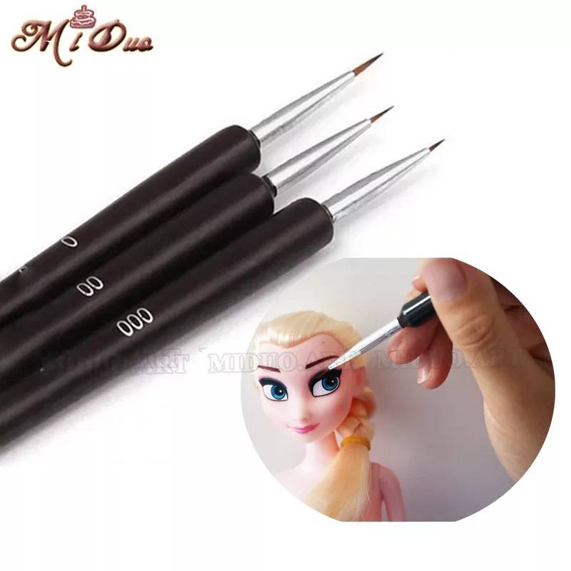 "Juego de pinceles para delinear"