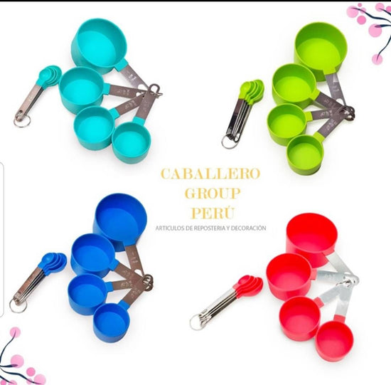 Tazas y cucharas medidoras de metal y plástico